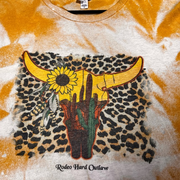 Custom bleach graphic tee - Picture 3 of 4